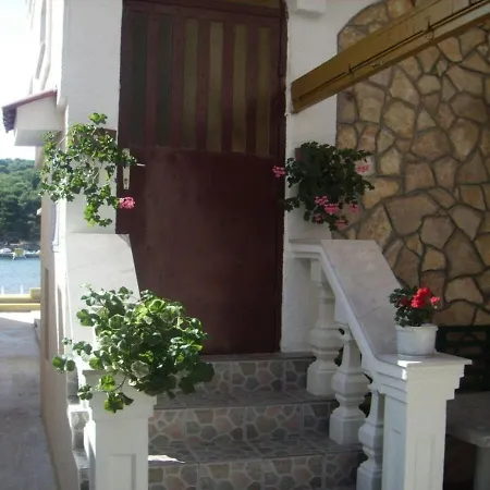 Mirni By The Sea * Prvić Luka