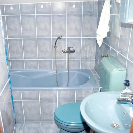 Apartman Mirni By The Sea Prvić Luka