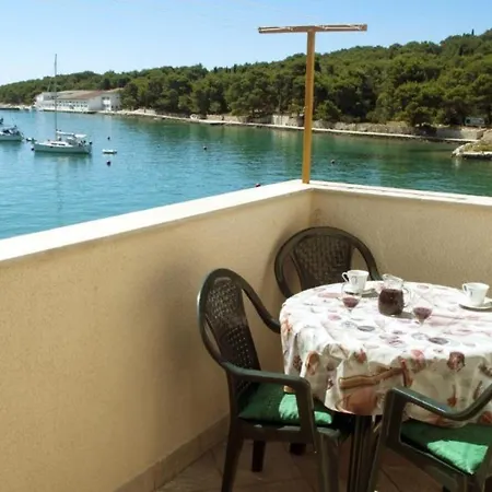 Mirni By The Sea * Prvić Luka