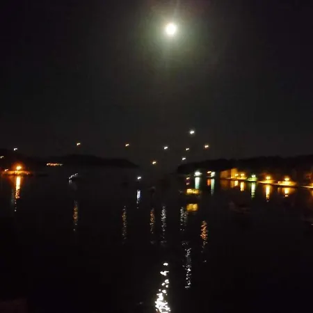 Mirni By The Sea Prvić Luka
