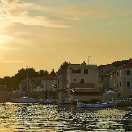 Mirni By The Sea Apartman